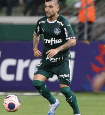Imbatível na Libertadores, Victor Luis aprova três zagueiros no Palmeiras