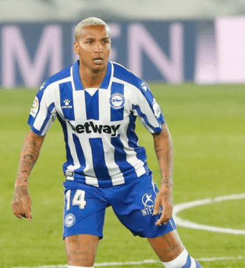 Deyverson, satisfeito depois de derrotar o Eibar