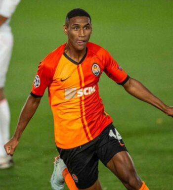 Em ótima temporada, brasileiro Tetê é eleito duas vezes o melhor jogador do mês no Shakhtar Donetsk