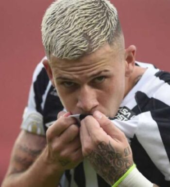 Jobson comemora volta ao Santos e destaca o gol de “biquinho”