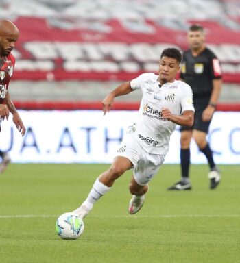 Cuca faz elogios a Bruno Marques e Marcos Leonardo