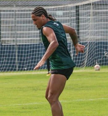 Remo: Com estilo ‘Predador’, meia Felipe Gedoz aparece de visual novo no Baenão