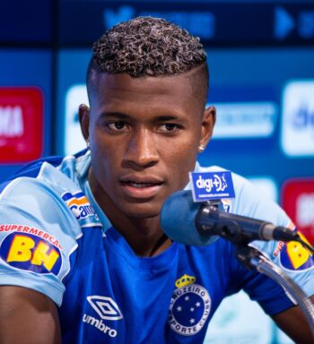 Orejuela se reapresenta ao Cruzeiro nesta quarta para se tratar e definir futuro