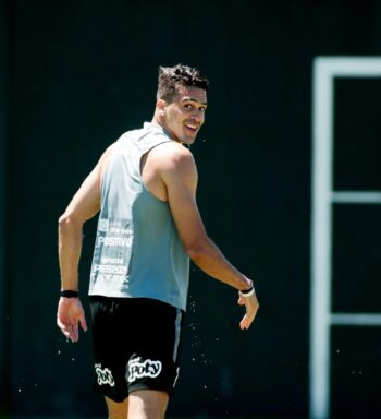 Léo Santos deve iniciar a temporada 2021 à disposição de Mancini