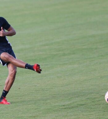Fabrício Bruno volta aos treinos do Bragantino, e Lucas Evangelista pode ser novidade contra o Sport