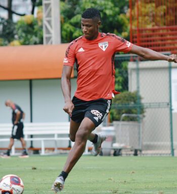 Orejuela faz primeiro treinamento com elenco do São Paulo no CT da Barra Funda