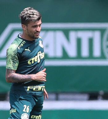 Em entrevista coletiva, Abel comunica futuro de Victor Luis no Palmeiras; lateral estava emprestado ao Botafogo na última temporada