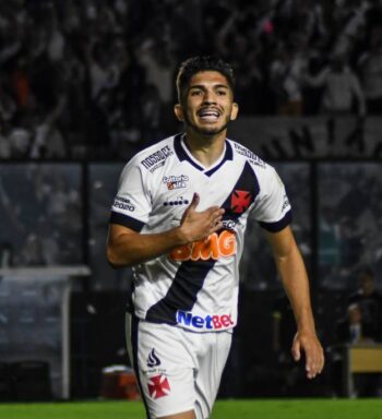 Andrey projeta próximas partidas do Vasco