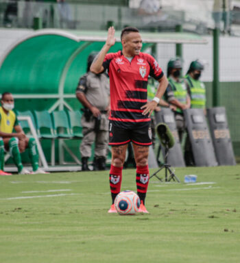 Emprestado pelo Corinthians, Janderson completa um ano de Atlético Goianiense: “Me sinto em casa”