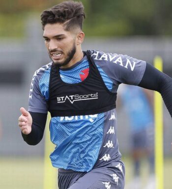 Do elenco atual, Andrey é o jogador com mais partidas pelo Vasco; veja os números