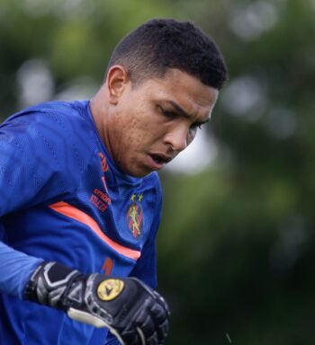 Titular contra o Santos, goleiro do Sport lembra quando vendia óculos e amendoim no litoral