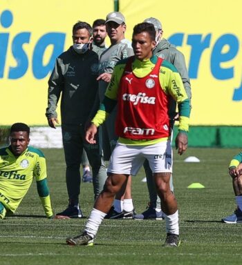 Com volta de Gabriel Veron, Palmeiras vence jogo-treino contra o XV de Jaú na Academia