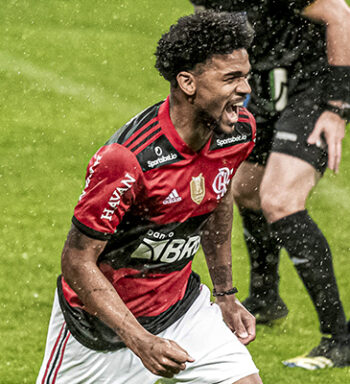 Com gol fundamental, Bruno Viana tem melhor atuação desde chegada ao Flamengo e ganha confiança com Renato