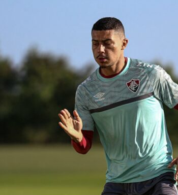 André comenta adaptação no profissional do Fluminense e trinca de volantes: ‘Sabemos chegar na frente’