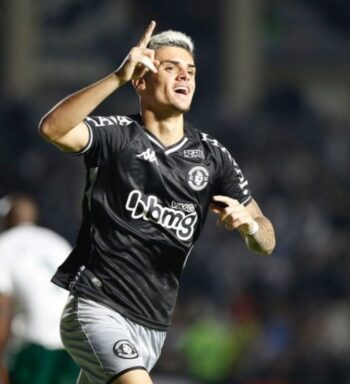 Após vitória, Gabriel Pec festeja gol com passe de seu ídolo Nene e destaca: ‘O Vasco vai subir’