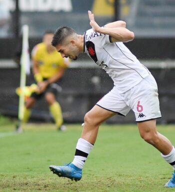 Autor do primeiro gol da vitória do Vasco, Andrey comemora: ‘Serve para dar confiança para a equipe’