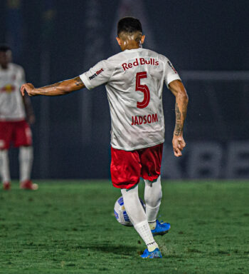 Jadsom, ex-Sport, marca e Bragantino supera Atlético-GO