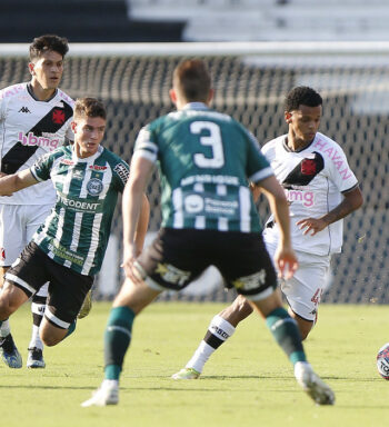 Riquelme agradece apoio dos experientes, elogia Fernando Diniz e projeta duelo contra o Náutico