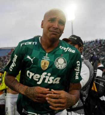 Deyverson chora após fazer o gol do título e dá recado: “As pessoas têm que respeitar o Palmeiras”