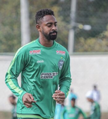 De volta ao CRB, Wellington Carvalho projeta temporada 2022: “Não vai faltar garra”