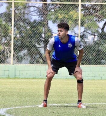 Léo Santos vê passagem pela Ponte como “retomada” após lesões e poucas chances no Corinthians