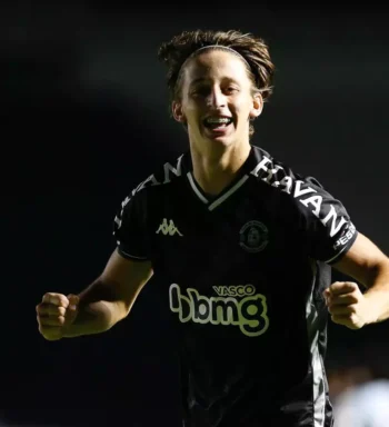 Galarza projeta boa temporada pelo Vasco e revela monitoramento da Seleção Paraguaia