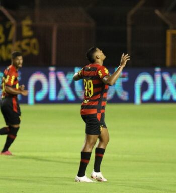 Mikael faz dois gols em 10 minutos, abre artilharia do Sport e diz querer mais: “Me cobro muito”