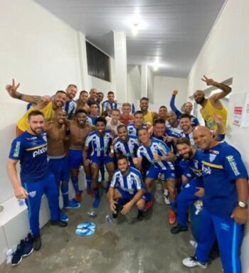 Com grande atuação de Douglas, Avaí empata com URT e avança na Copa do Brasil