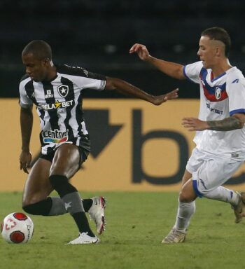 No grupo dos mais experientes do elenco, Fabinho joga todas e é líder de desarmes do Botafogo