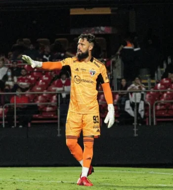 Titular nos últimos jogos, Jandrei exalta disputa sadia com Volpi e preza pelo crescimento do grupo