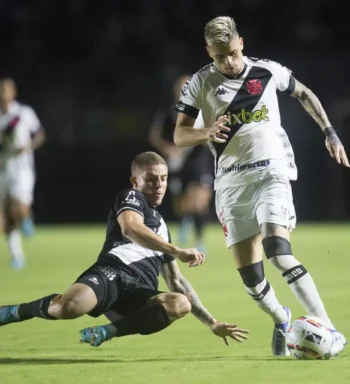 Gabriel Pec valoriza primeira vitória do Vasco na Série B e destaca apoio da torcida: ‘Temos um ajudante a mais’