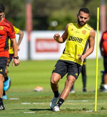 Thiago Maia destaca mudanças com o técnico Paulo Sousa: ‘Última opção é tocar para trás’