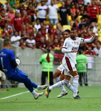 Zagueiro artilheiro: Fabrício Bruno soma 2 gols em 2 jogos pelo Flamengo em 2023