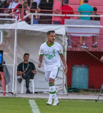 Mateus Gonçalves celebra estreia pelo América-MG com passe para gol: “Só o início do trabalho”