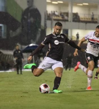 Thonny Anderson vê evolução na Ferroviária, mas lamenta falta de concentração em derrota