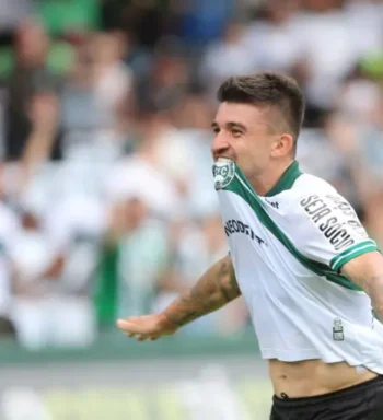 Victor Luís destaca forte trabalho em bola parada no Coritiba: “Decide jogo”