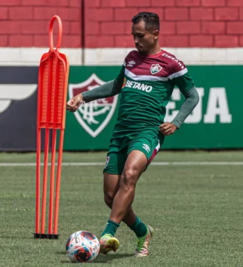 Com boa atuação em clássico, Lima se fortalece em luta por posição no Fluminense