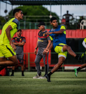 Com Fabinho suspenso, e Ronaldo Henrique como dúvida, “diamantes” da base podem reaparecer no Sport