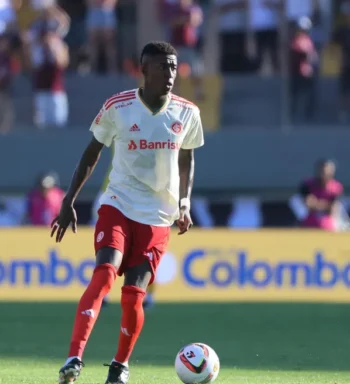 Vitão completa 50 jogos pelo Inter em busca da primeira final a três meses do fim do contrato