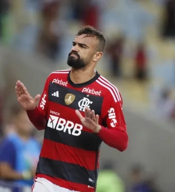 Fabrício Bruno se destaca na zaga do Flamengo e conquista confiança de Vítor Pereira