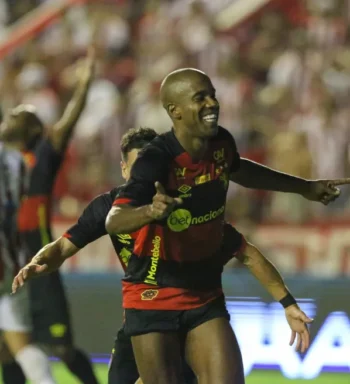 Com gol em clássico, Fabinho avança em meta de ter ano mais artilheiro da carreira