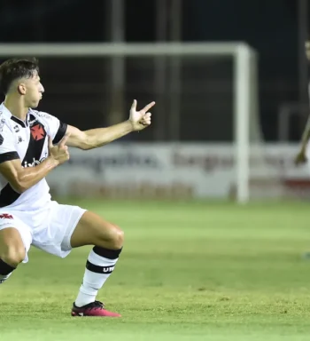 Galarza completa 50 jogos com a camisa do Vasco