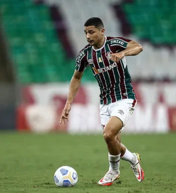 André abre o jogo sobre quase ter saído do Fluminense e exalta grupo: “Time foi escolhido a dedo”