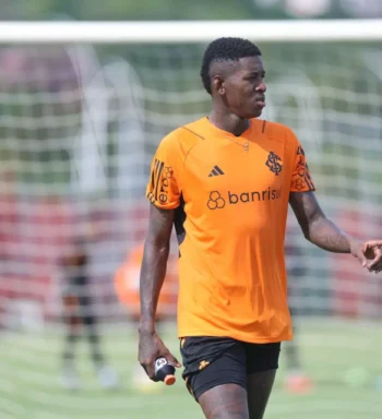 Vitão projeta estreia do Internacional na Libertadores: ‘jogo especial’