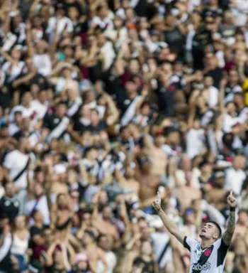 Lionel Pec, Mbappec… Torcida do Vasco se empolga com 2023 de Gabriel Pec