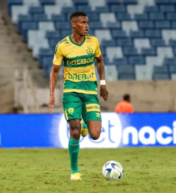 Titular no Cuiabá, Matheus Alexandre revela sentimento de reencontrar o Coritiba: “Especial”