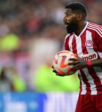 Ex-Flamengo, Rodinei comanda vitória do Olympiacos em clássico grego