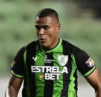 Mikael quebra jejum de um ano sem fazer gol e ajuda América em classificação