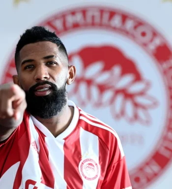 Herói do Flamengo contra o Corinthians, Rodinei mantém fama de “avião” na Grécia