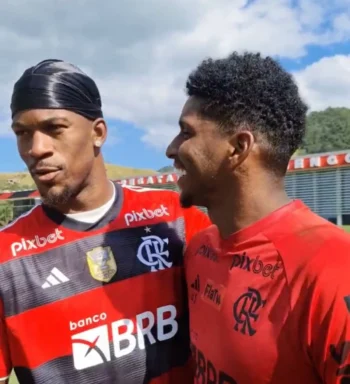 ‘Let’s go, Neca’: Hugo defende pênalti de Jimmy Butler em momento descontraído no CT do Flamengo